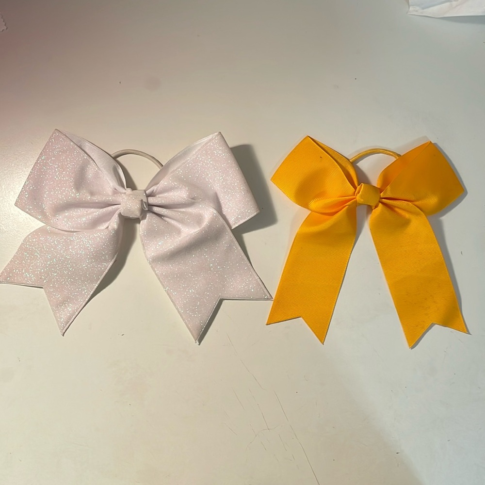 2 chasse cheer bows